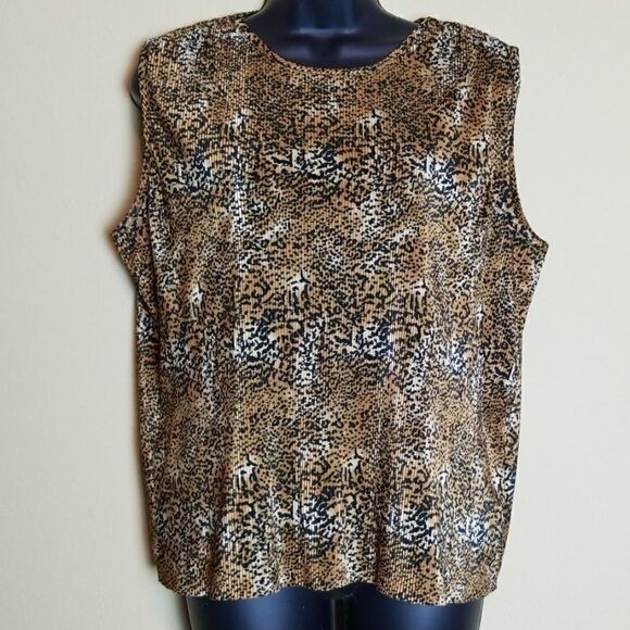 Modern Essentials Sleeveless Cheetah Print Top - Picture 1 of 5